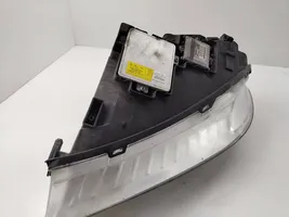 Volvo V70 Lampa przednia 31283916