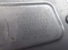 Toyota Avensis T270 Motor del limpiaparabrisas trasero 8513005060