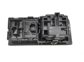 Renault Megane III Interruttore/pulsante di controllo multifunzione 88020009