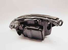 Ford Focus Lampa przednia 1343653