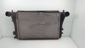 Volkswagen Jetta VI Радиатор интеркулера 