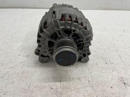 Audi Q3 F3 Generatorius 04L903021D