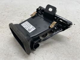 Audi Q3 F3 Kojelaudan sivutuuletussuuttimen kehys 83C820902