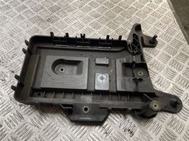 Volkswagen PASSAT CC Boîte de batterie 1K0915333