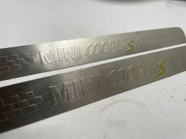 Mini Cooper Countryman F60 Listwa progowa przednia 7458734