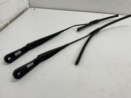 BMW 1 F40 Front wiper blade arm 7453961