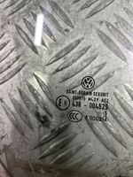 Volkswagen Jetta VI Front door window glass four-door 