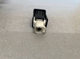 BMW 7 G11 G12 USB-pistokeliitin 9229294