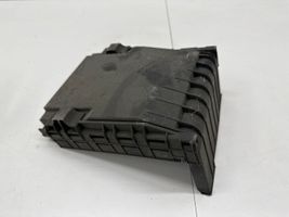 Volkswagen PASSAT B7 Fuse box cover 1K0937132F