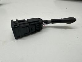 Toyota Camry VIII XV70  Connecteur/prise USB 