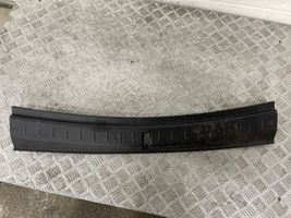 BMW 2 F46 Bagažinės slenksčio apdaila 7327008