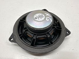 BMW 2 F46 Enceinte de porte arrière 8715685