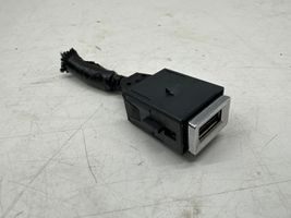 Opel Corsa F USB-pistokeliitin 