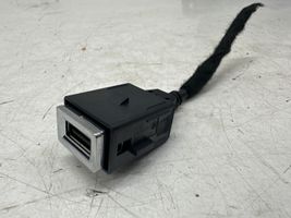 Peugeot 3008 II Gniazdo / Złącze USB 