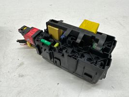 Peugeot 3008 II Module de fusibles 9806192580