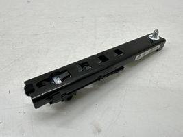 Peugeot 3008 II Rail de réglage hauteur de ceinture de sécurité 9813550780