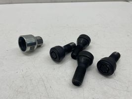 BMW X7 G07 Anti-theft wheel nuts and lock 