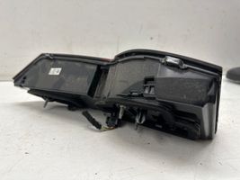 BMW X7 G07 Lampy tylnej klapy bagażnika 9881357