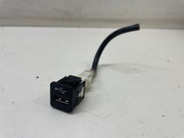 BMW 3 G20 G21 Connecteur/prise USB 9229294