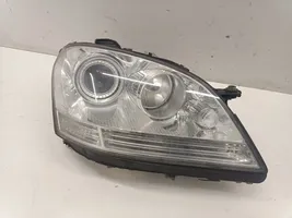 Mercedes-Benz ML W164 Lampa przednia A0028206026