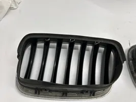 BMW X5 E70 Maskownica / Grill / Atrapa górna chłodnicy 7171396