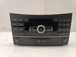 Mercedes-Benz E W212 Radio/CD/DVD/GPS-pääyksikkö A2129069900