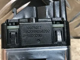 Mercedes-Benz C W204 Interruptor del elevalunas eléctrico A2049058202