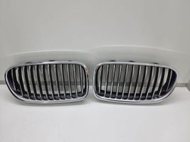 BMW 5 F10 F11 Grotelės viršutinės 7200728