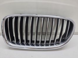 BMW 5 F10 F11 Grotelės viršutinės 7200728