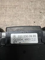 Mercedes-Benz S W220 Oro kondicionieriaus/ klimato/ pečiuko valdymo blokas (salone) A2208300985