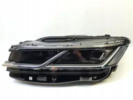 Volkswagen Touareg III Lampa przednia 761941081