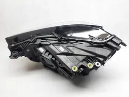 Audi Q3 F3 Lampa przednia 83A941034A