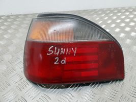 Nissan Sunny Задний фонарь в кузове 