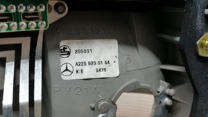 Mercedes-Benz S W220 Luz trasera/de freno A2208200164