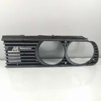 BMW 3 E30 Atrapa chłodnicy / Grill 51131876091