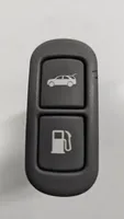 KIA Sorento Przełącznik / Przycisk otwierania klapy bagażnika 