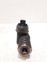 Volkswagen PASSAT B6 Injecteur de carburant 038130073T