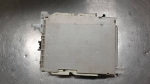 Toyota Yaris Module de fusibles 8273052K40