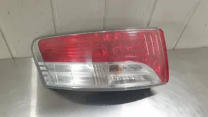 Toyota Avensis T270 Lampa tylna VALEO0520