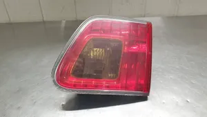 Toyota Avensis T270 Lampy tylnej klapy bagażnika f100ar00