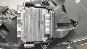 Volvo V60 Lampa przednia 31299990