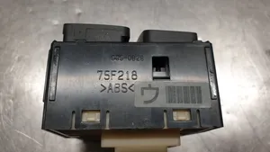 Toyota Prius+ (ZVW40) Botón interruptor de luz de peligro 75F218