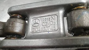 Mercedes-Benz E W211 Ohjauspyörän akseli 2104620748