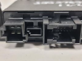 Opel Zafira A Oven keskuslukituksen ohjausyksikön moduuli 351369