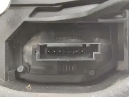 Volkswagen Polo Aizmugurē slēdzene 7167076