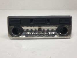 BMW X3 E83 Rivestimento della console di illuminazione installata sul rivestimento del tetto 63318364929