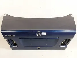 Mercedes-Benz E W212 Aizmugurējais pārsegs (bagāžnieks) 