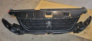 Peugeot Partner III Maskownica / Grill / Atrapa górna chłodnicy 8W0807681