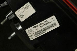 Audi A4 S4 B9 Lampy tylnej klapy bagażnika 8W9945076