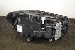 BMW X3 G01 Lampa przednia 8496819